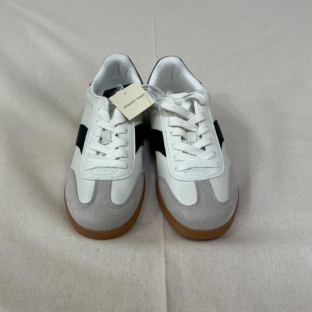 Universal Thread retro court sneakers